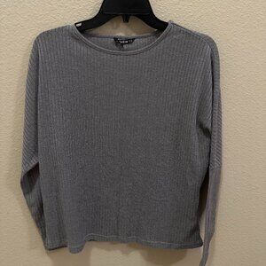 Loose fit Full sleeve knit top